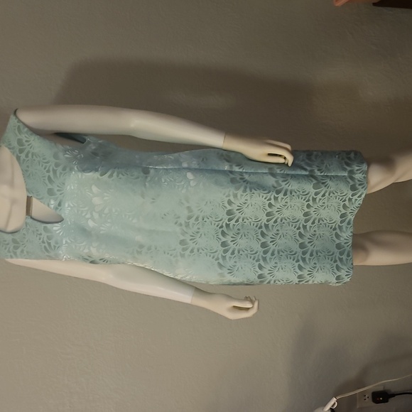 CONNECTED APPAREL Icy Blue Sleeveless Floral Jacquard Keyhole Sheath Dress - Picture 3 of 9